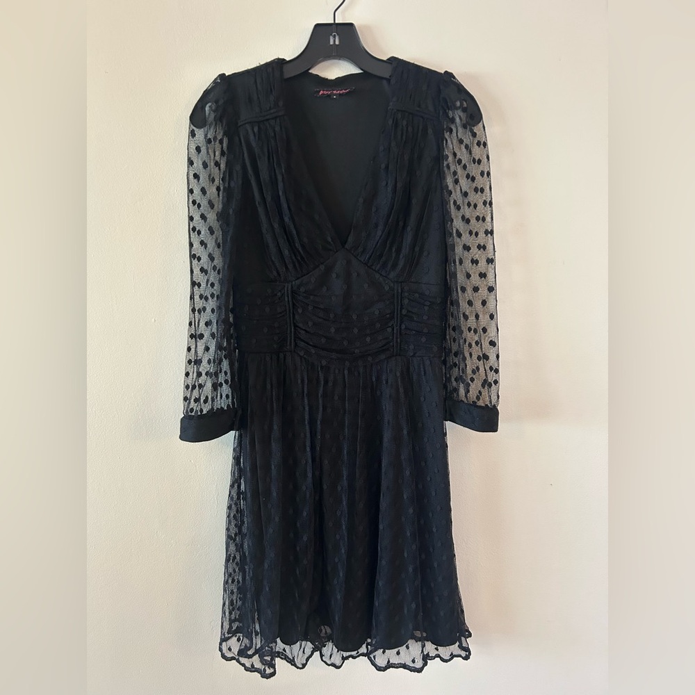 BETSEY JOHNSON Black Swiss Dot Lace Mesh Shoulder Pad Goth V-Neck Sz 8